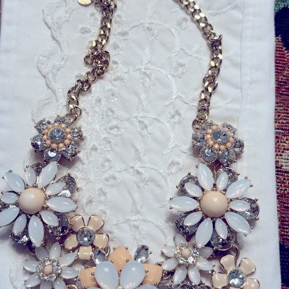 Talbots 3 D Flower Cluster Necklace, Earrings and Bracelet Set - Picture 3 of 5